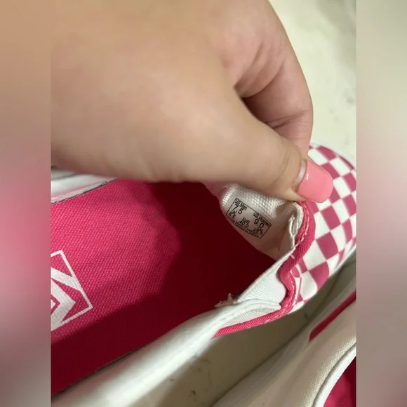 Pink checkered slip on vans - Picture 2 of 7